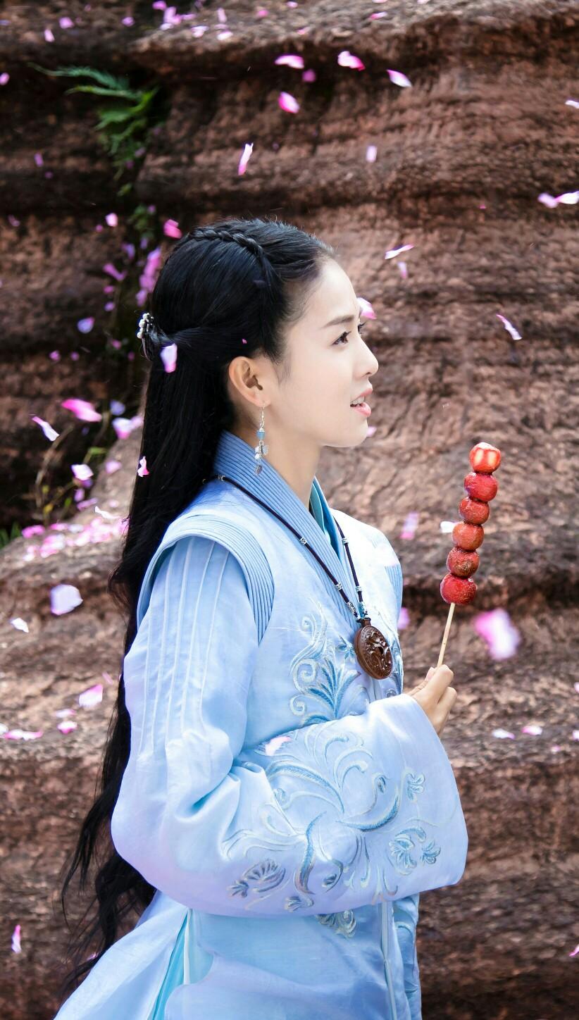 白鹿演員照片分享，自然之旅的心靈探尋與寧?kù)o之尋