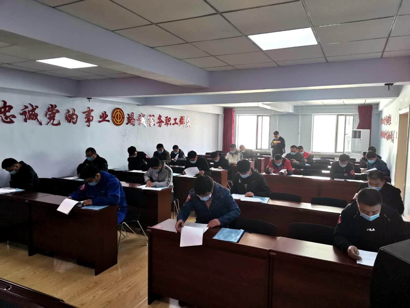 汽修技藝較量，時(shí)代的印記與技術(shù)的榮光競賽