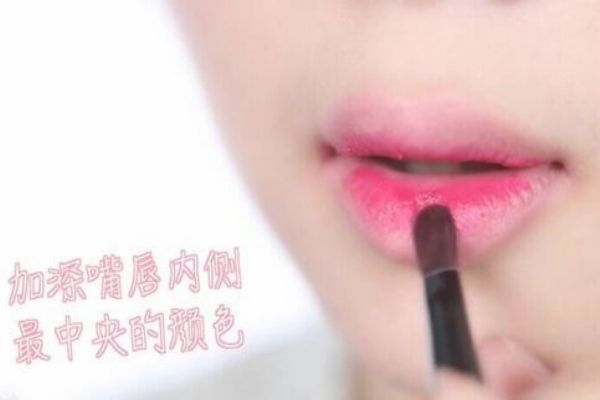 最新口紅涂法教程，輕松打造完美唇妝技巧