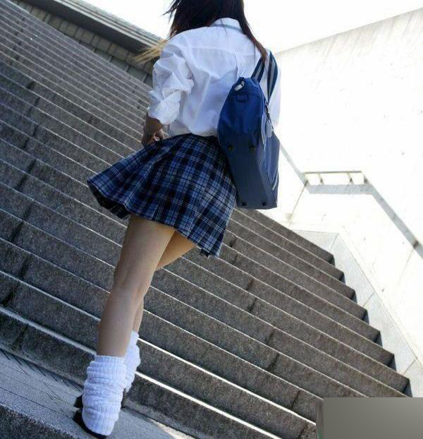 最新女校服，時(shí)代變遷中的校園風(fēng)尚標(biāo)志