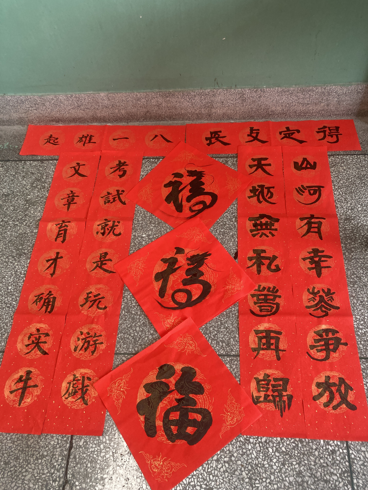傳統(tǒng)與現(xiàn)代融合之美，最新潮春聯(lián)欣賞